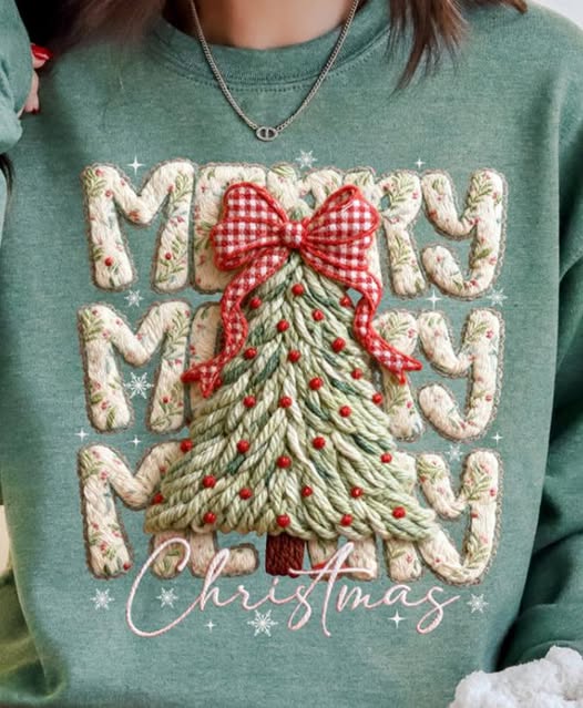 MERRY MERRY MERRY CHRISTMAS TREE ON HEATHER GREEN